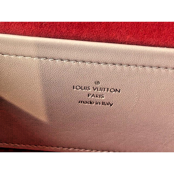 RARE Louis Vuitton Rose Coussin Pochette Heart Love Embossed Lambskin Crossbody - Picture 14 of 16